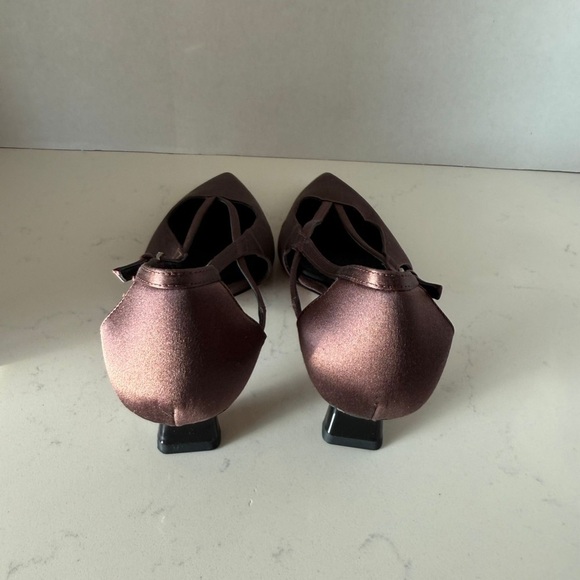 New Vince Brielle pointy toe kitten heel pump in color fig Size: 6 - Picture 4 of 10